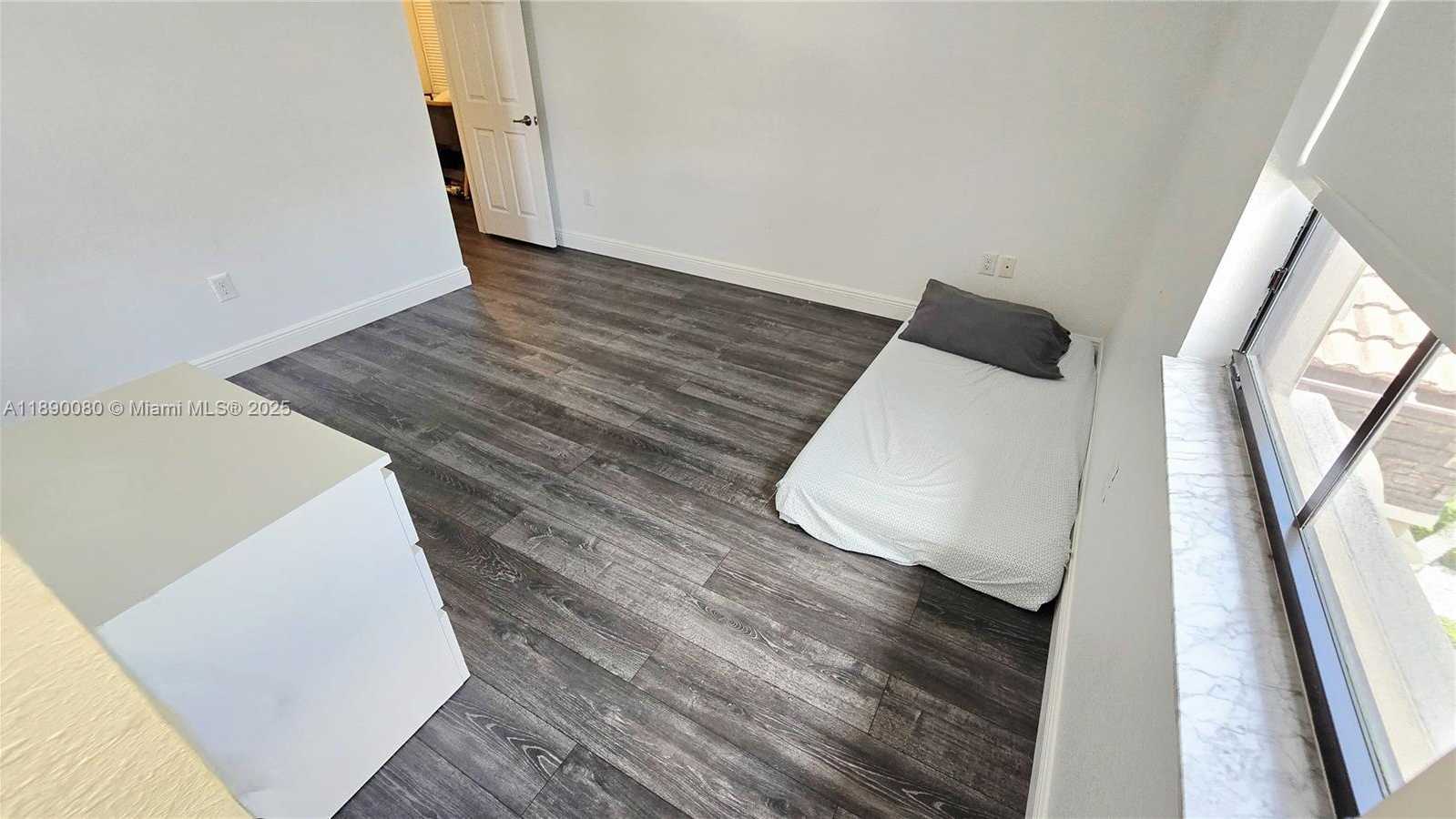 Small Image of Doral Number 56