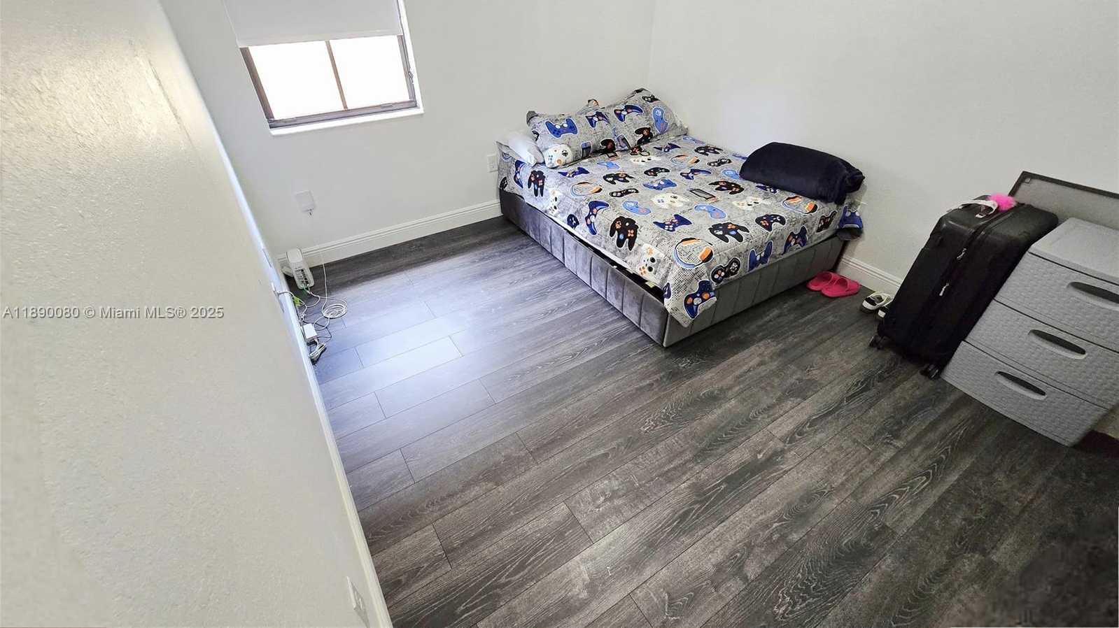 Small Image of Doral Number 60