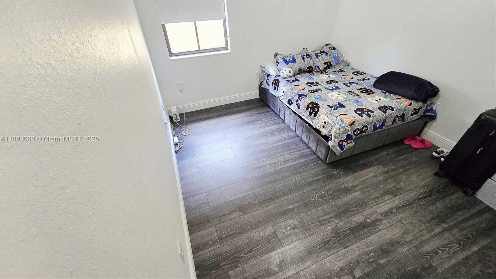 Small Image of Doral Number 62