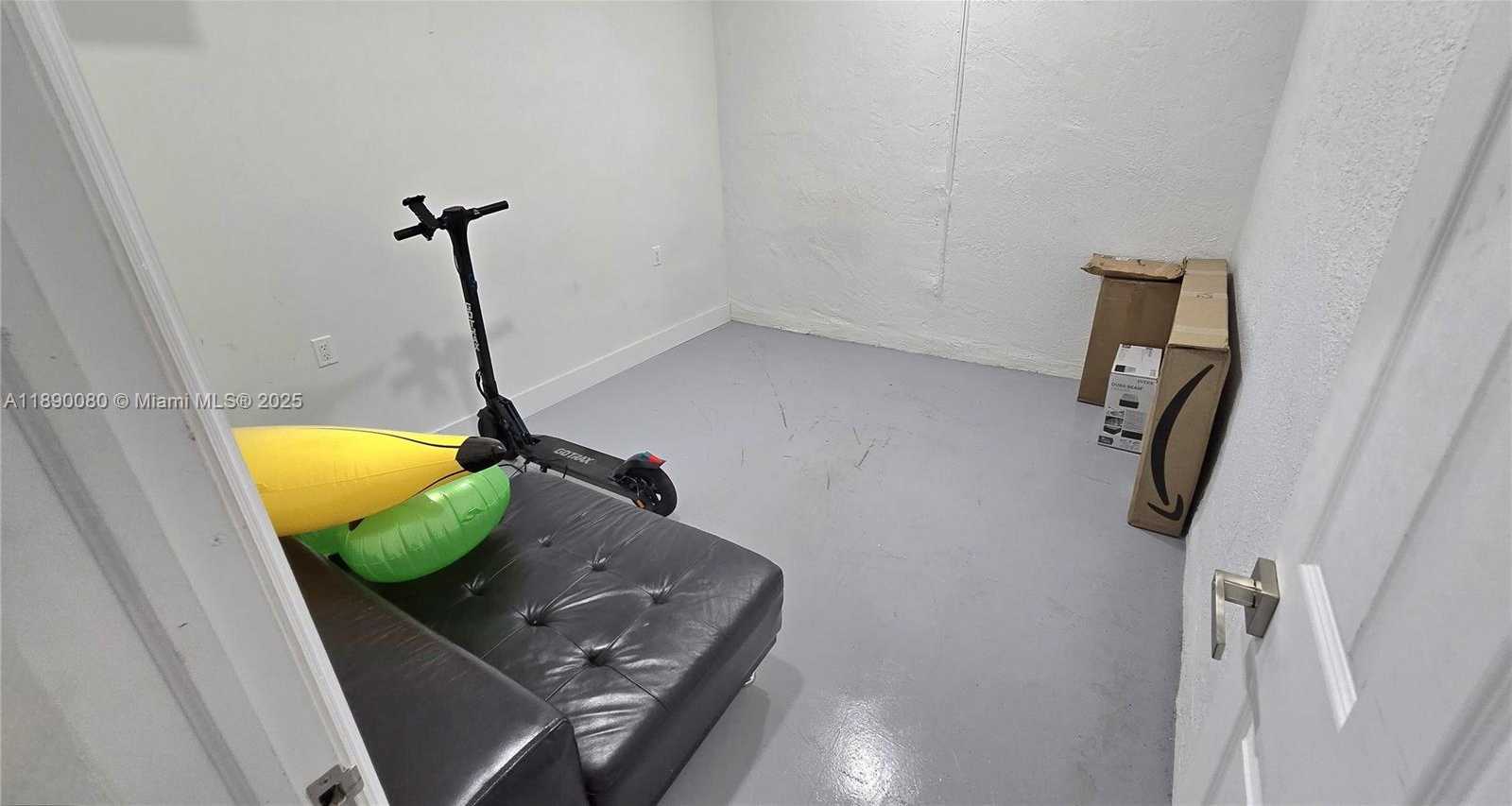 Small Image of Doral Number 73