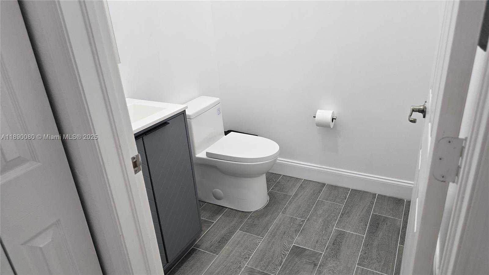 Small Image of Doral Number 75