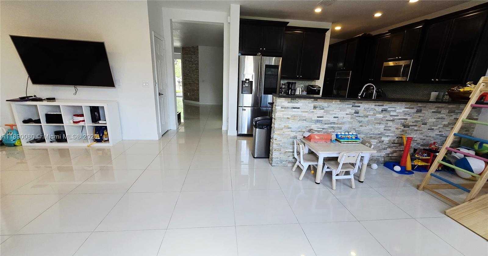 Small Image of Doral Number 79