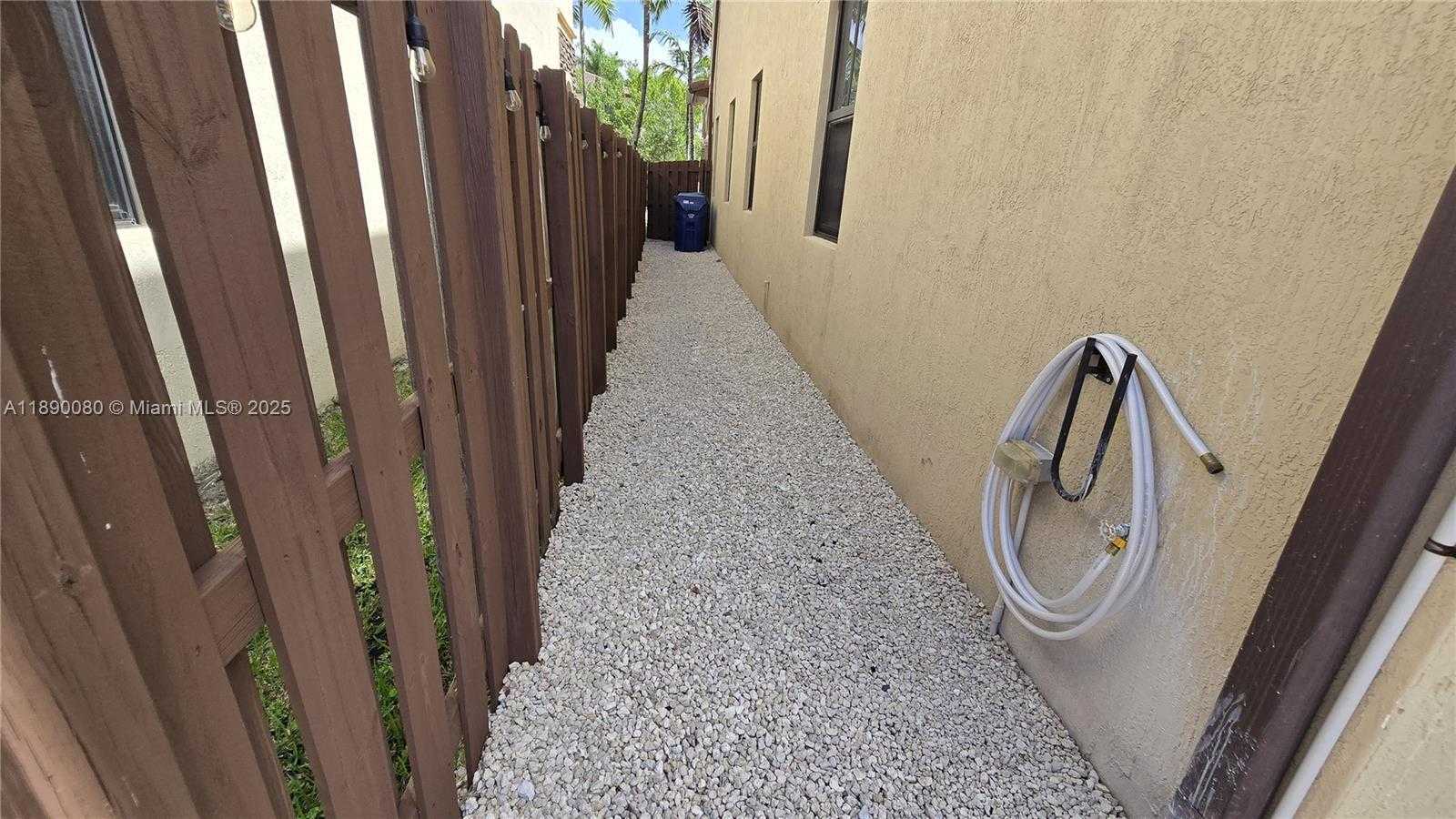 Small Image of Doral Number 81