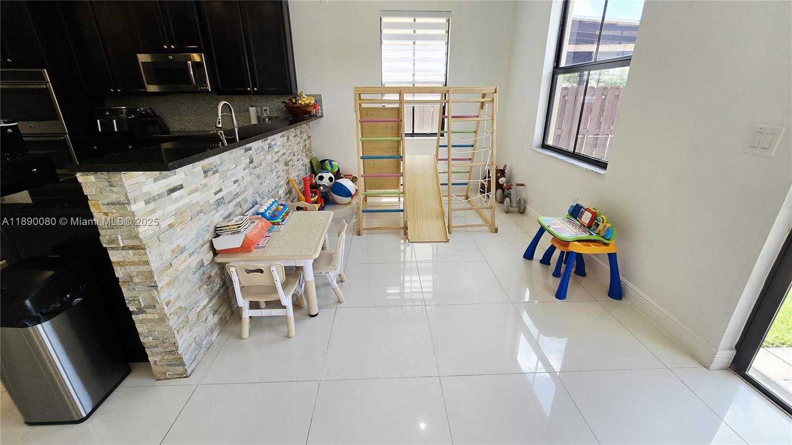 Small Image of Doral Number 83