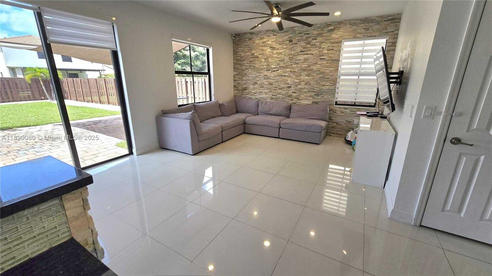 Small Image of Doral Number 9