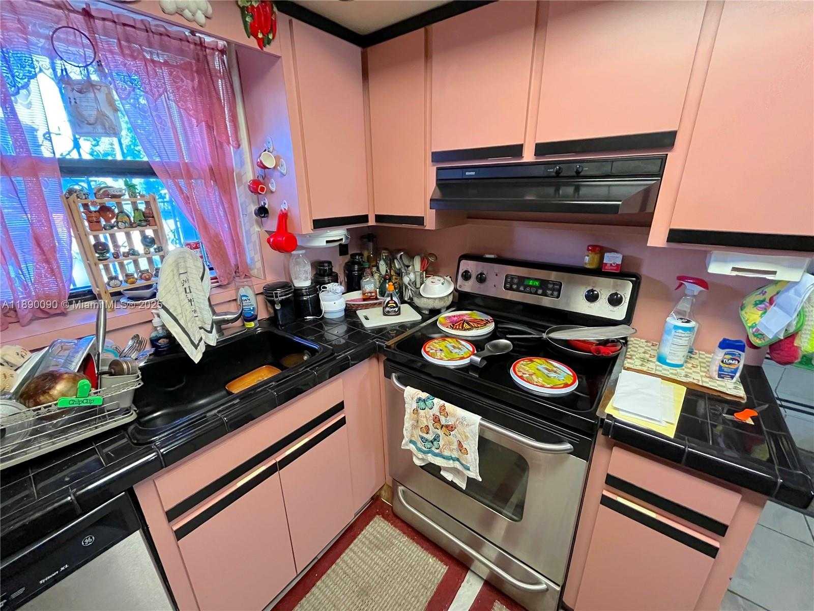 Small Image of 1320 WEST 71ST ST, Hialeah Number 10