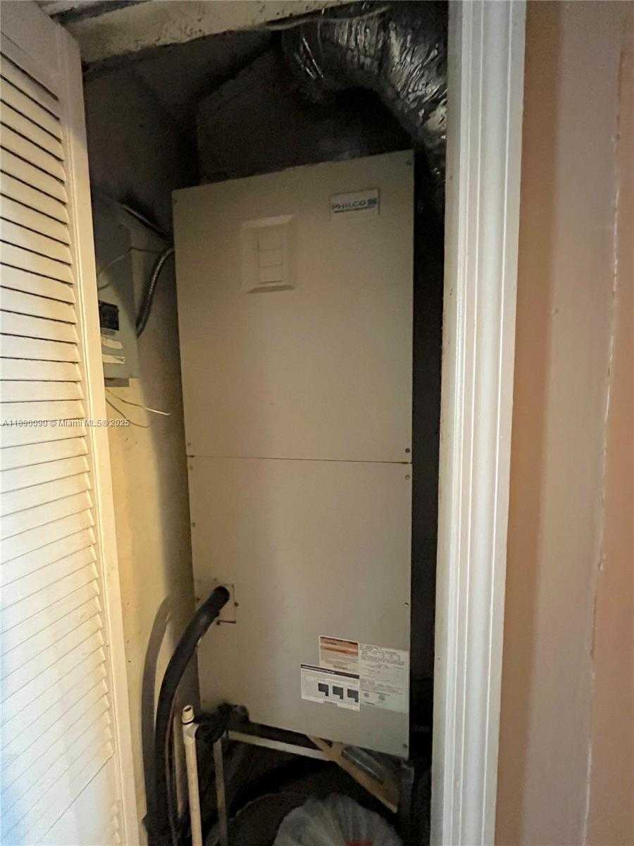 Small Image of 1320 WEST 71ST ST, Hialeah Number 14