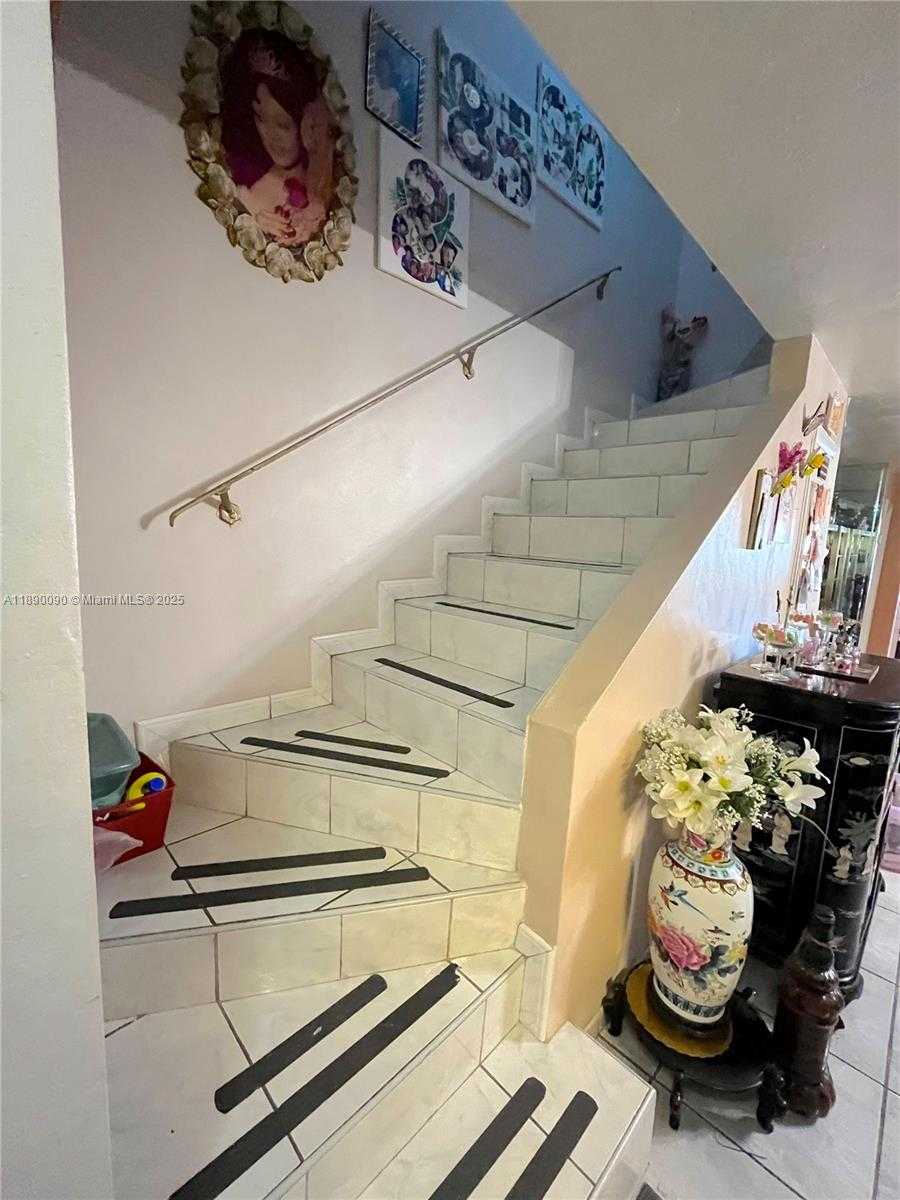 Small Image of 1320 WEST 71ST ST, Hialeah Number 15
