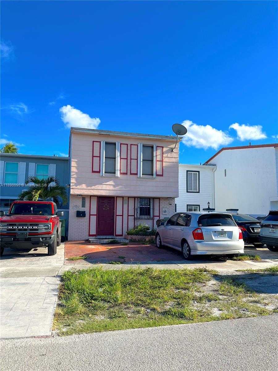 Small Image of 1320 WEST 71ST ST, Hialeah Number 2