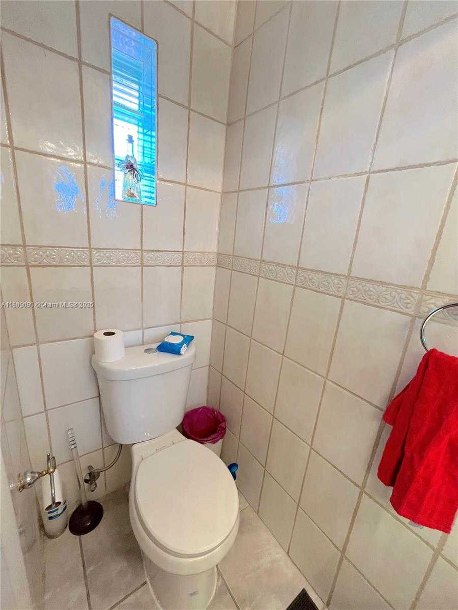 Small Image of 1320 WEST 71ST ST, Hialeah Number 5