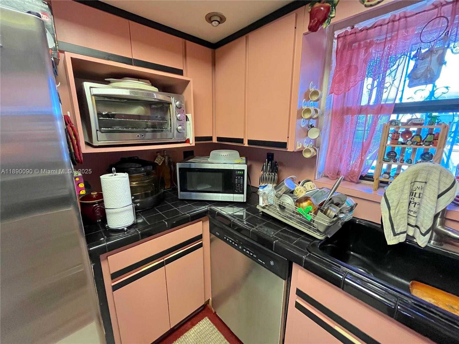 Small Image of 1320 WEST 71ST ST, Hialeah Number 9