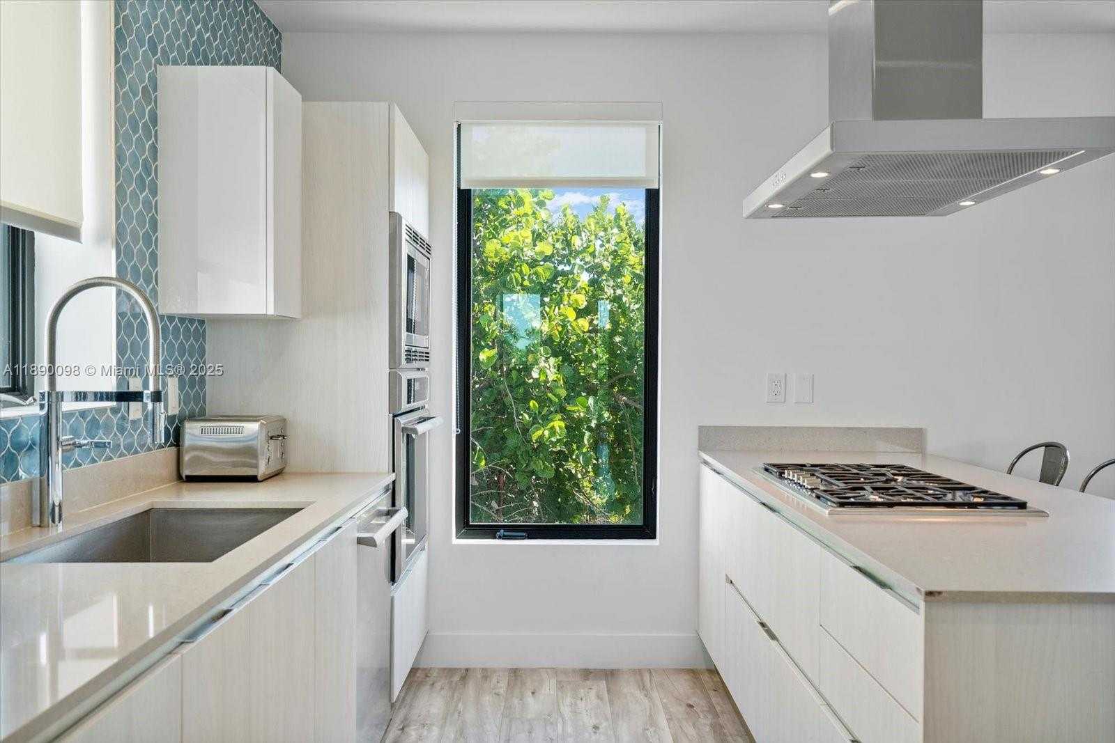 Small Image of 332 BALBOA ST, Hollywood Number 14