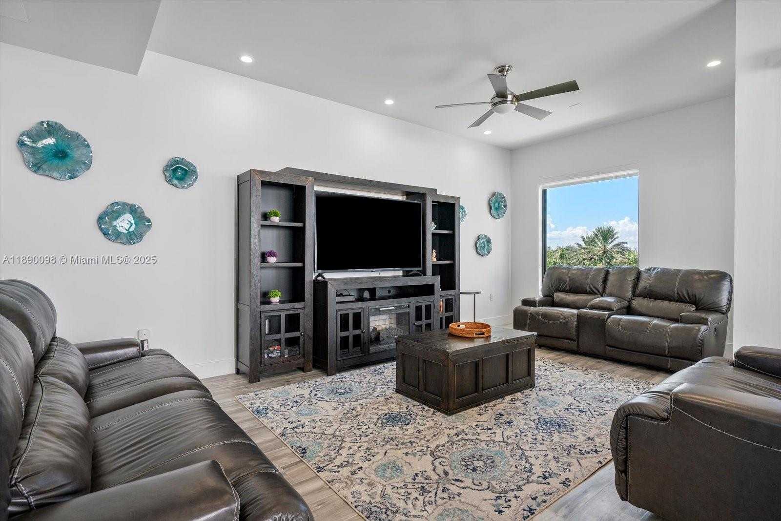 Small Image of 332 BALBOA ST, Hollywood Number 27