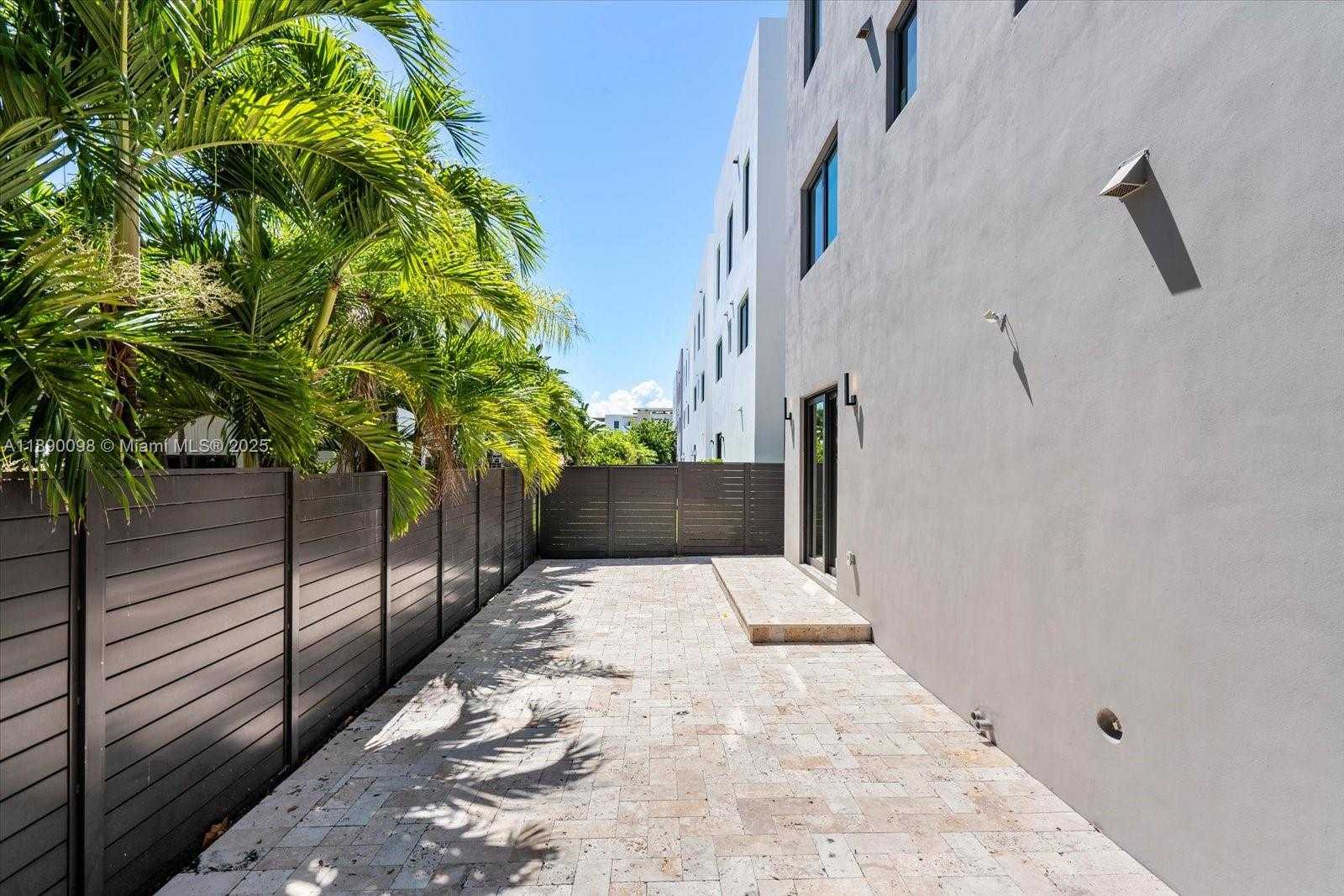 Small Image of 332 BALBOA ST, Hollywood Number 38