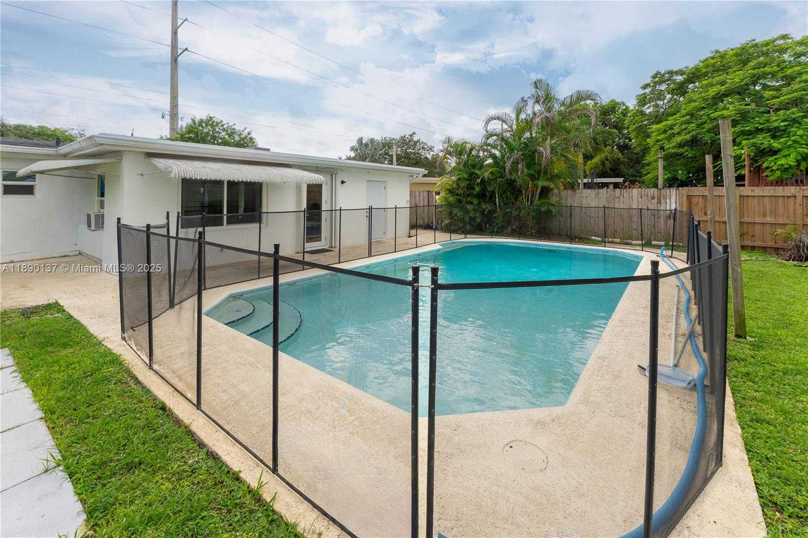 Small Image of 3036 NORTH 58TH AVE, Hollywood Number 24