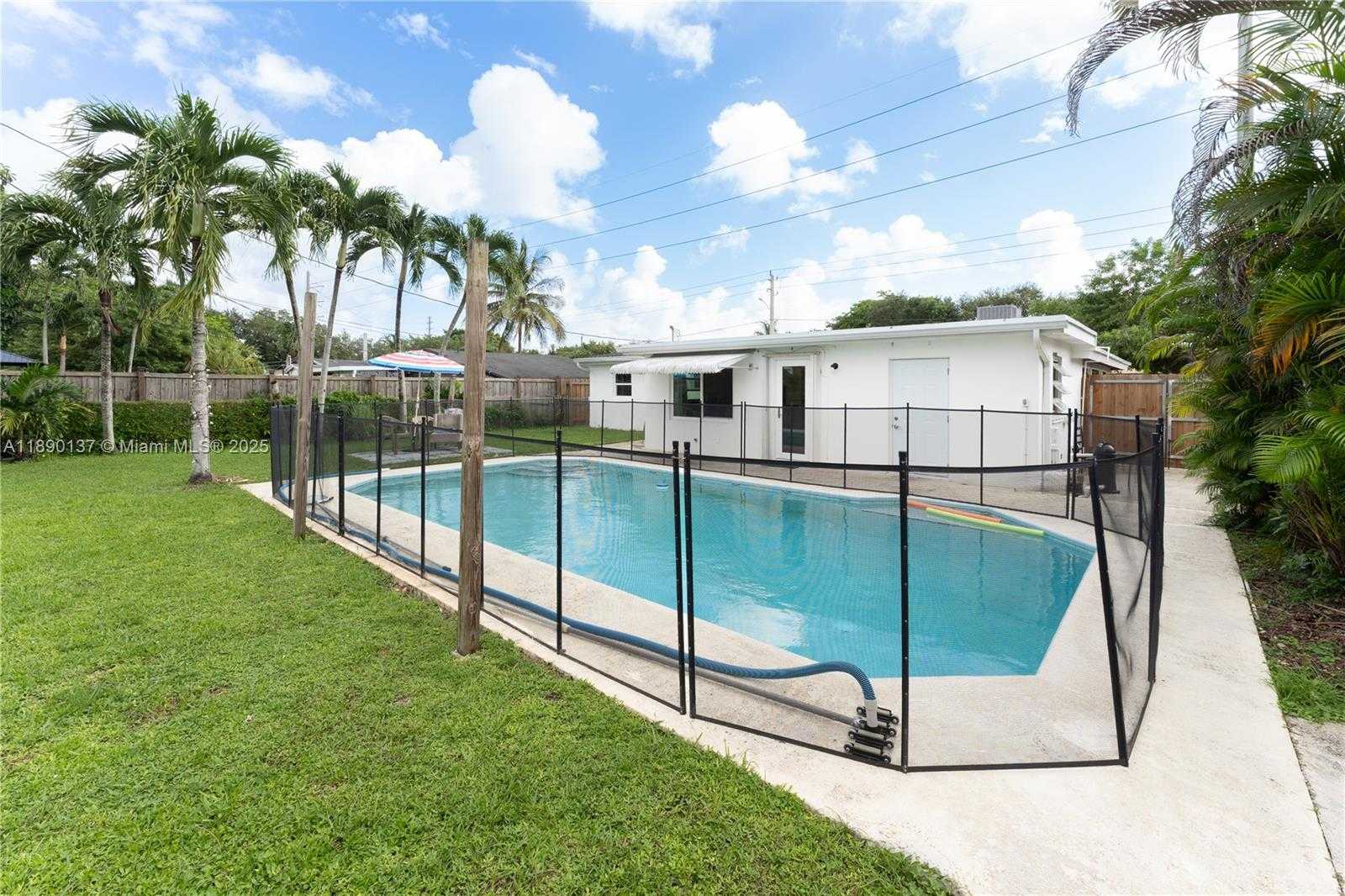 Small Image of 3036 NORTH 58TH AVE, Hollywood Number 25