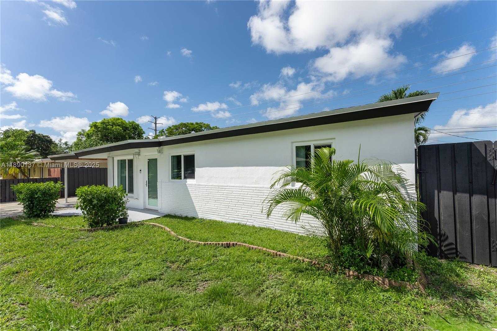 Small Image of 3036 NORTH 58TH AVE, Hollywood Number 4