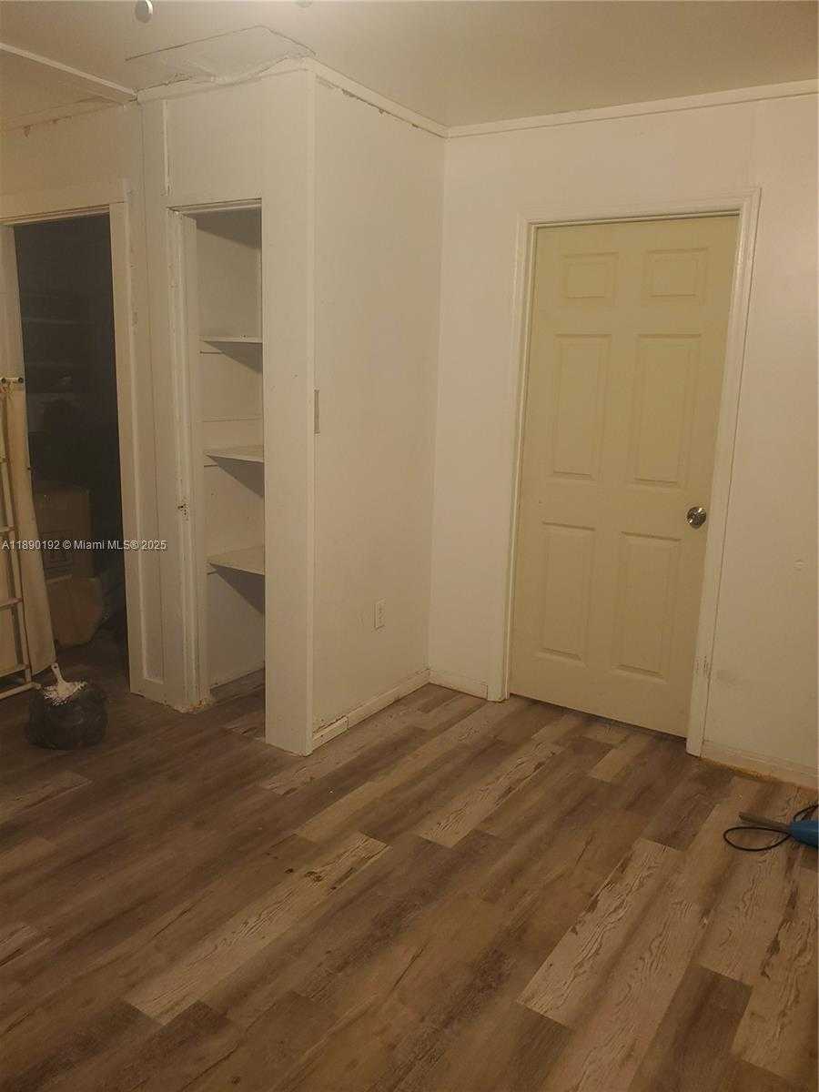 Small Image of 1603 ROSELAND, Sebring Number 3