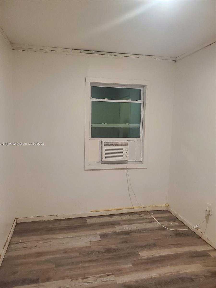 Small Image of 1603 ROSELAND, Sebring Number 6