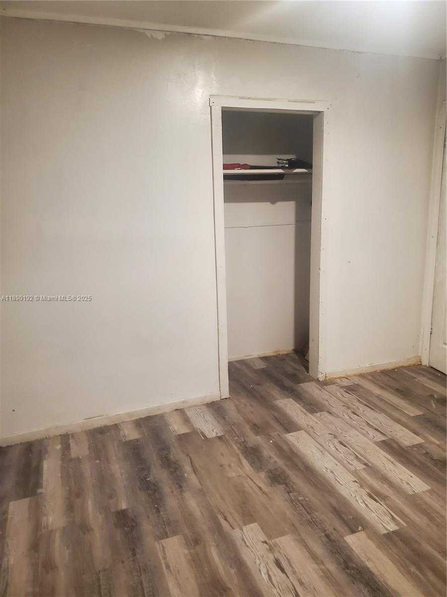Small Image of 1603 ROSELAND, Sebring Number 7