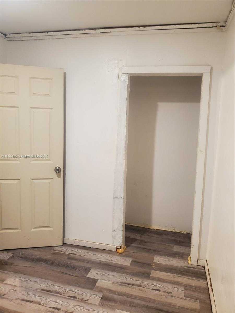 Small Image of 1603 ROSELAND, Sebring Number 8