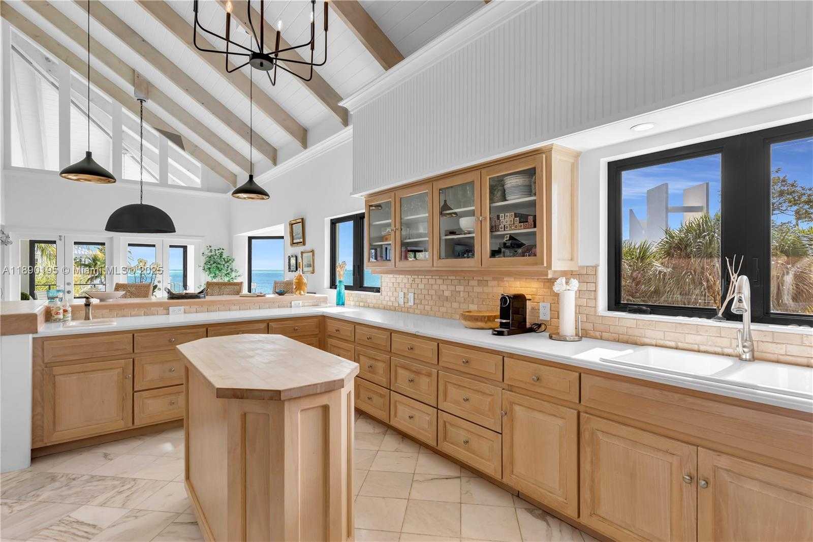 Small Image of 91 IROQUOIS DR, Islamorada Number 11