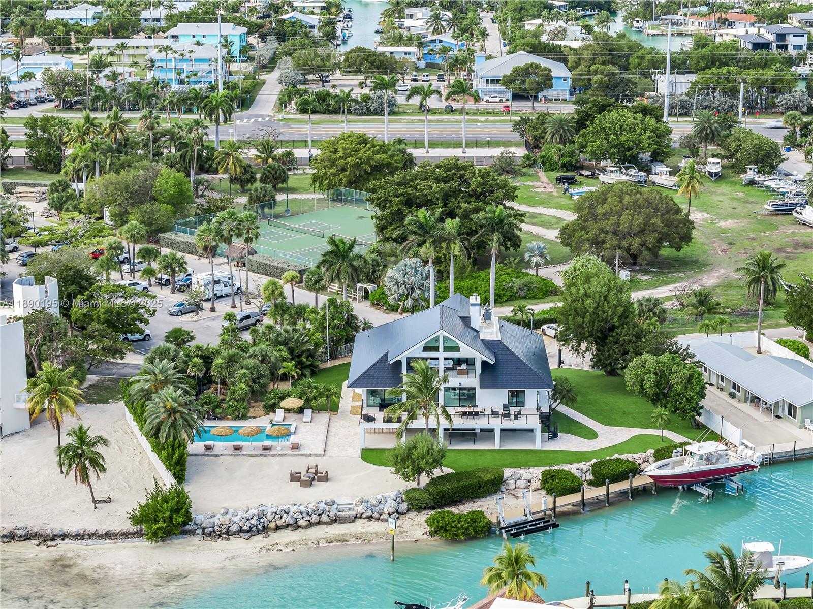 Small Image of 91 IROQUOIS DR, Islamorada Number 2