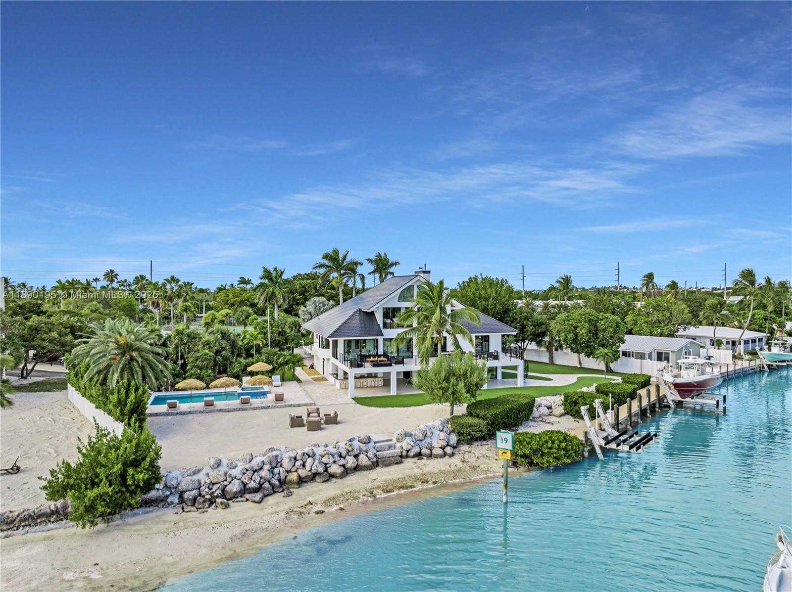 Small Image of 91 IROQUOIS DR, Islamorada Number 3