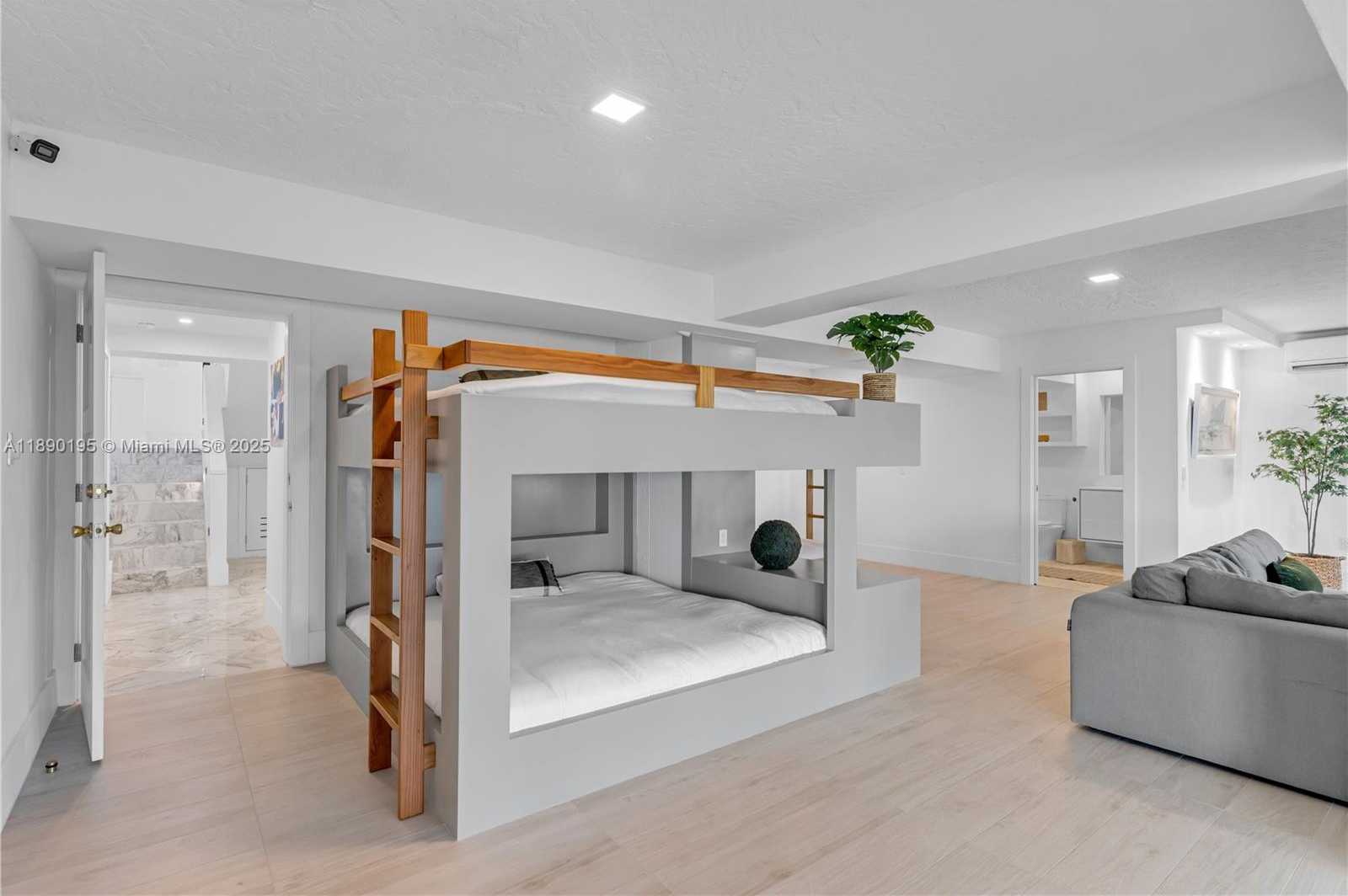 Small Image of 91 IROQUOIS DR, Islamorada Number 32