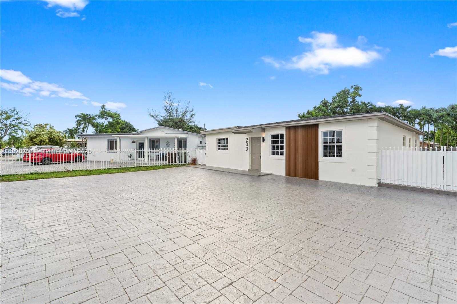 Small Image of 200 EAST 60TH ST, Hialeah Number 3