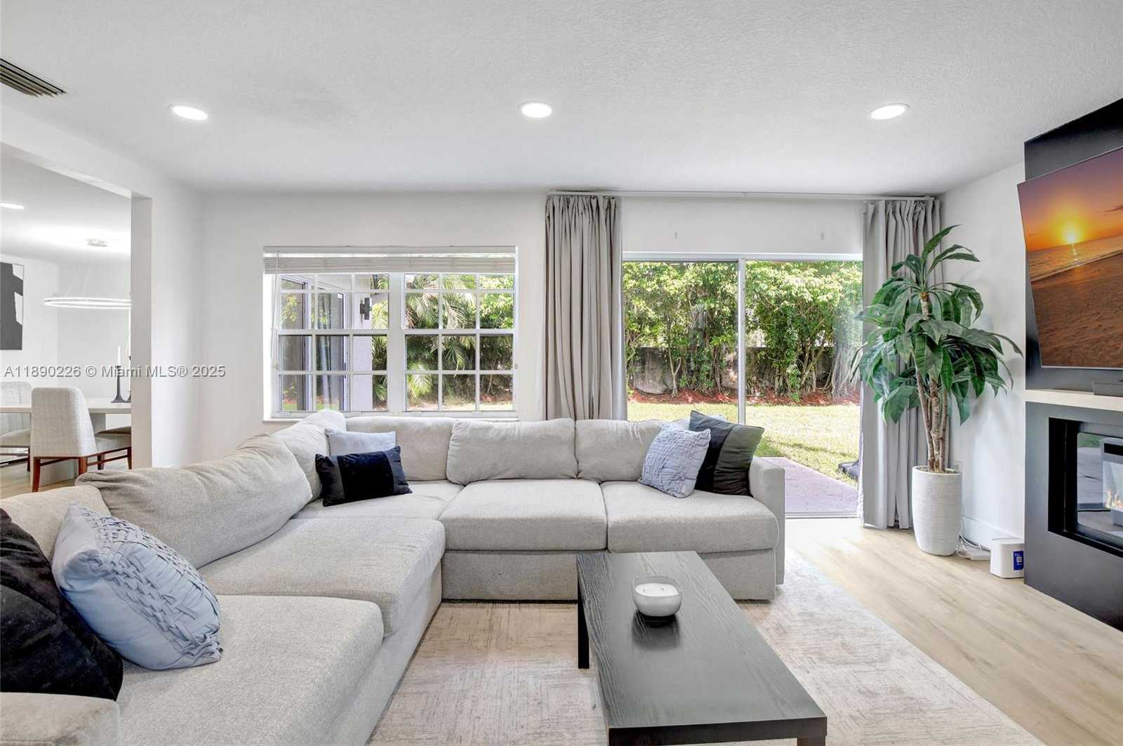 Small Image of 573 NORTH WEST 135TH TER, Plantation Number 3