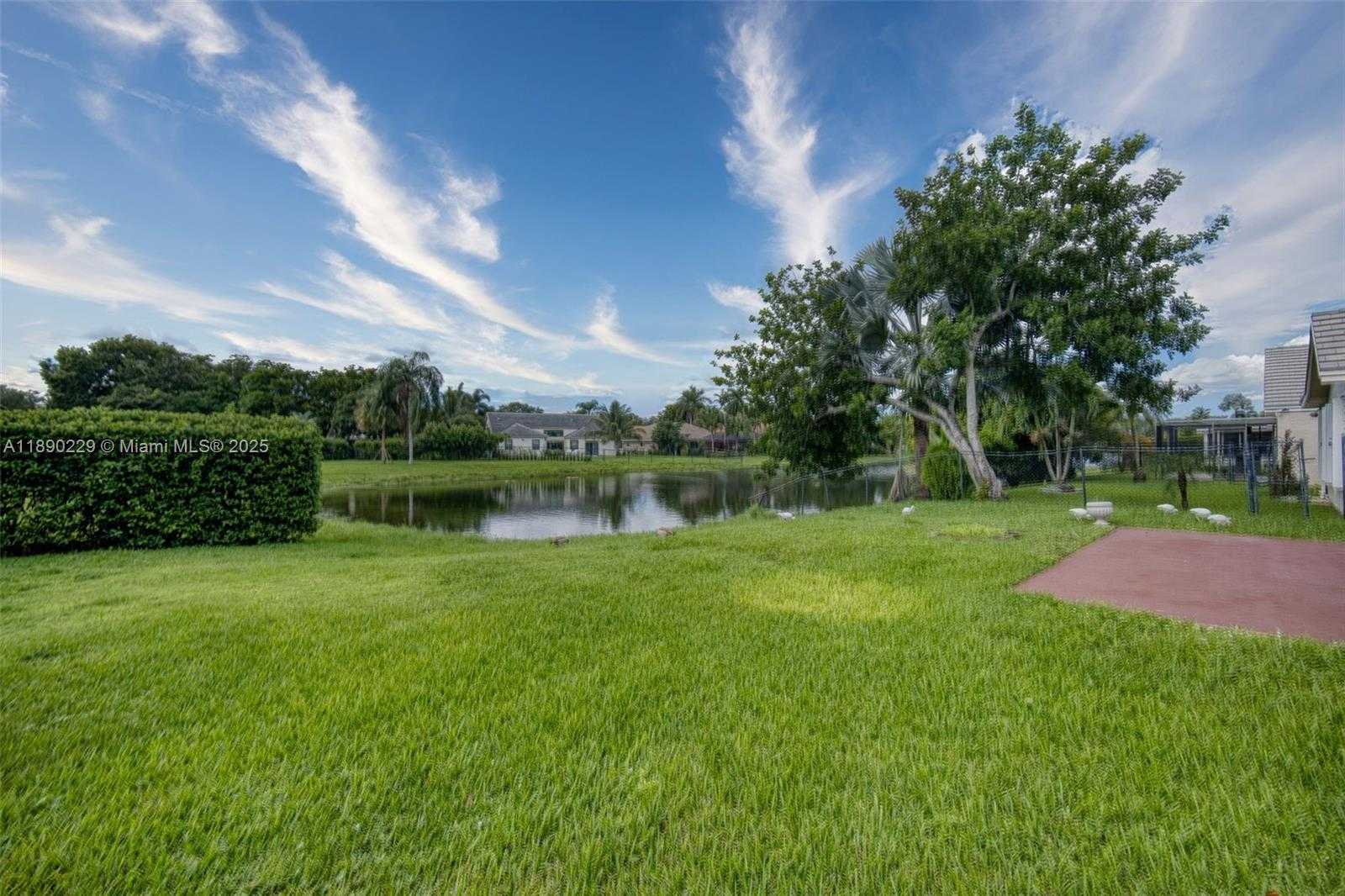 Small Image of 2913 MYRTLE OAK CIR, Davie Number 13