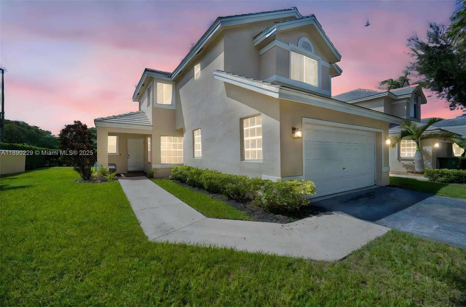 Small Image of 2913 MYRTLE OAK CIR, Davie Number 14