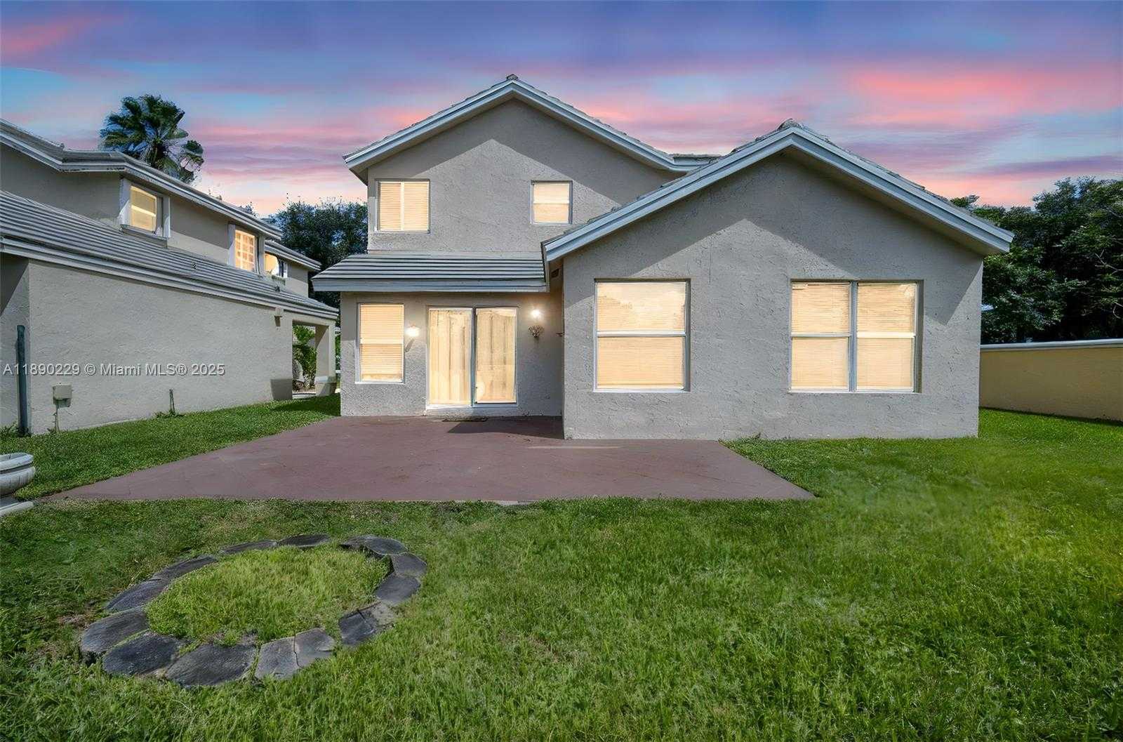 Small Image of 2913 MYRTLE OAK CIR, Davie Number 15