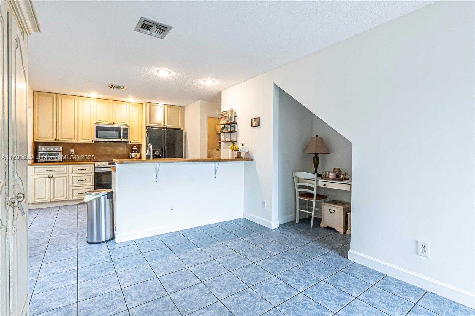 Small Image of 2913 MYRTLE OAK CIR, Davie Number 19