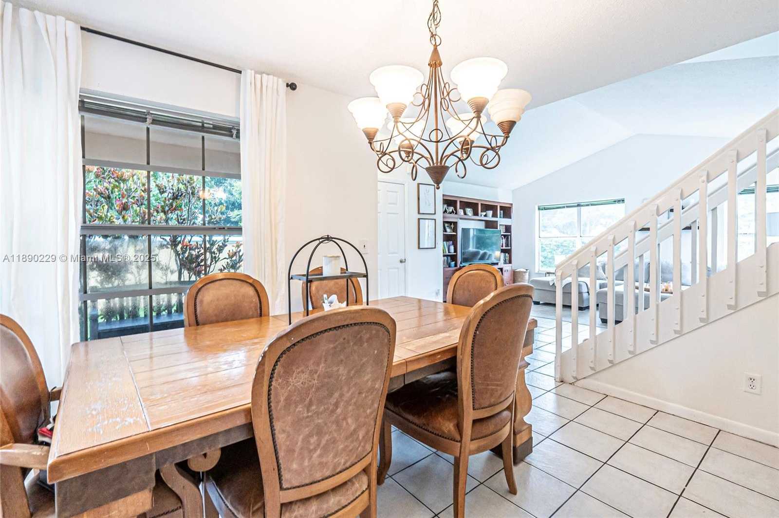 Small Image of 2913 MYRTLE OAK CIR, Davie Number 22