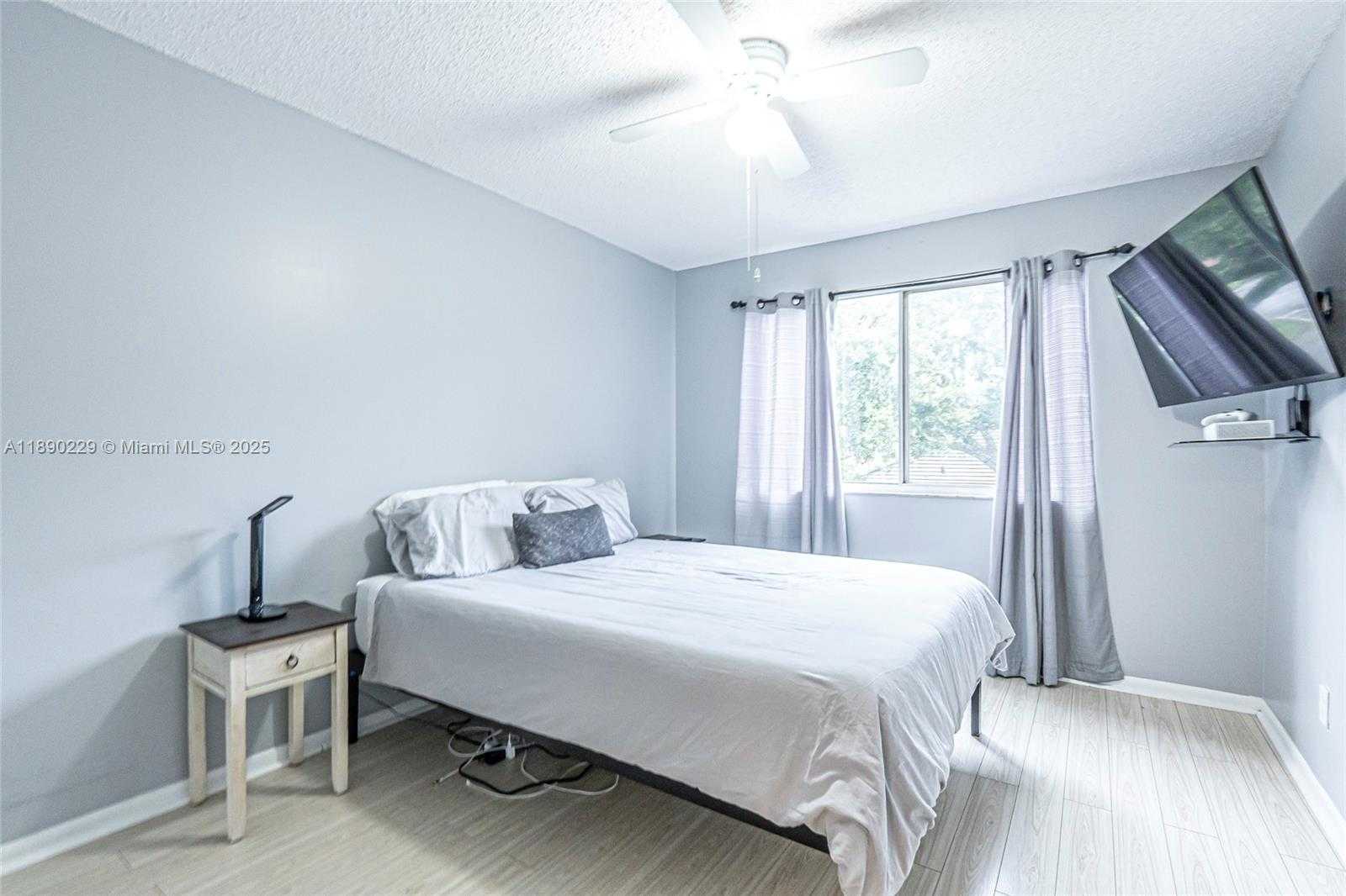 Small Image of 2913 MYRTLE OAK CIR, Davie Number 28