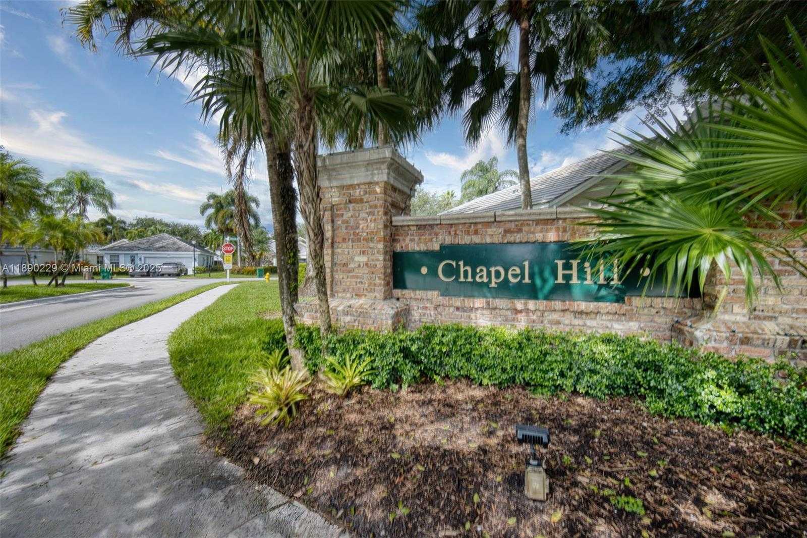 Small Image of 2913 MYRTLE OAK CIR, Davie Number 3