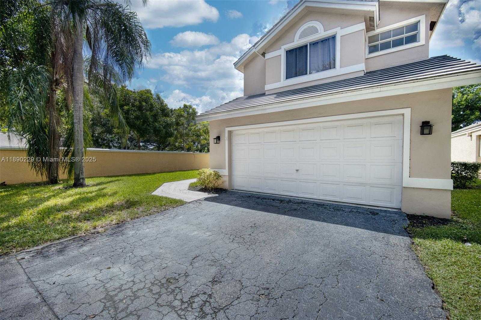 Small Image of 2913 MYRTLE OAK CIR, Davie Number 30