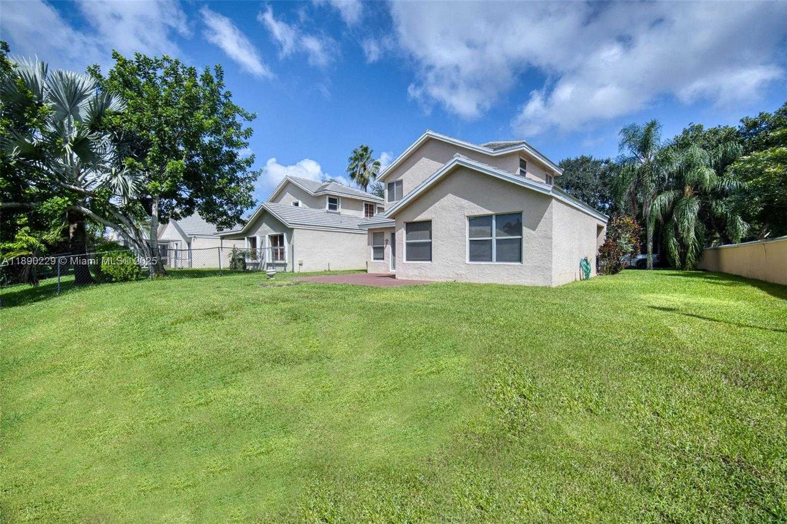 Small Image of 2913 MYRTLE OAK CIR, Davie Number 31