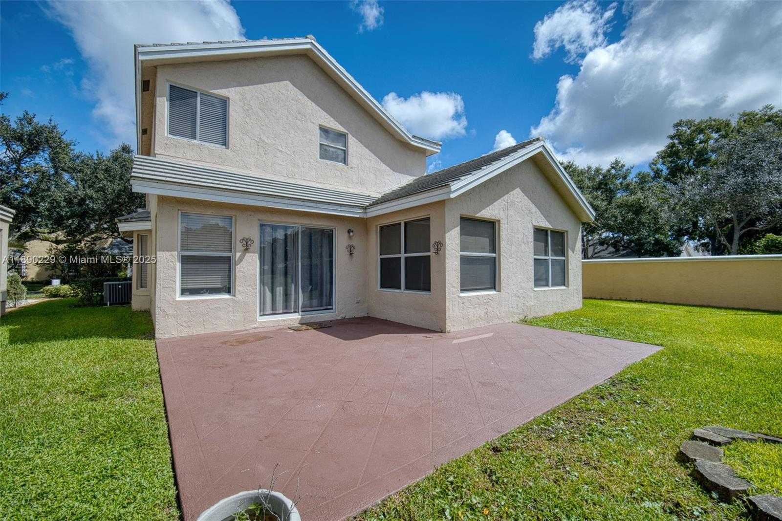 Small Image of 2913 MYRTLE OAK CIR, Davie Number 32
