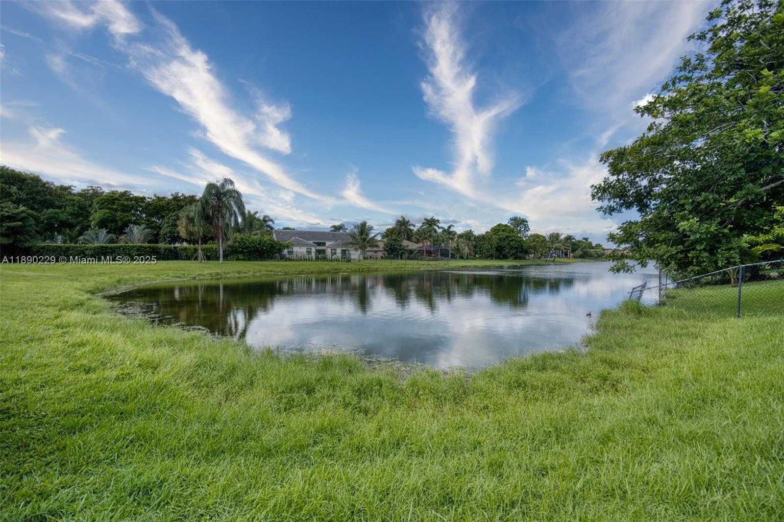 Small Image of 2913 MYRTLE OAK CIR, Davie Number 33