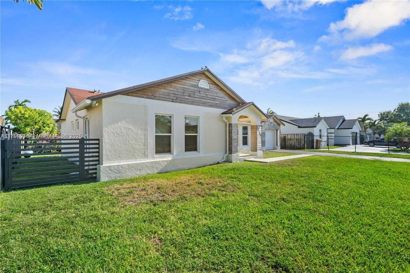 Small Image of 13752 SOUTH WEST 285TH ST, Homestead Number 2