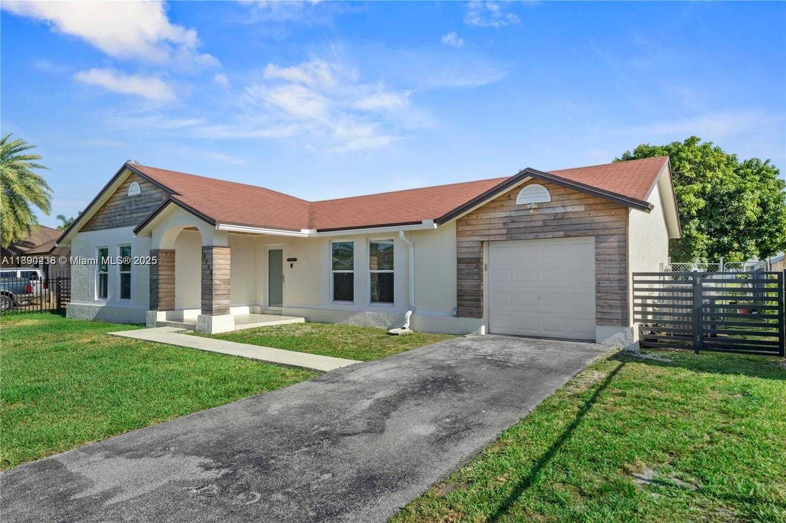 Small Image of 13752 SOUTH WEST 285TH ST, Homestead Number 3