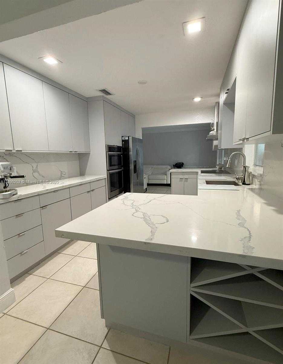 Small Image of 16841 NORTH WEST 80TH CT, Miami Lakes Number 15