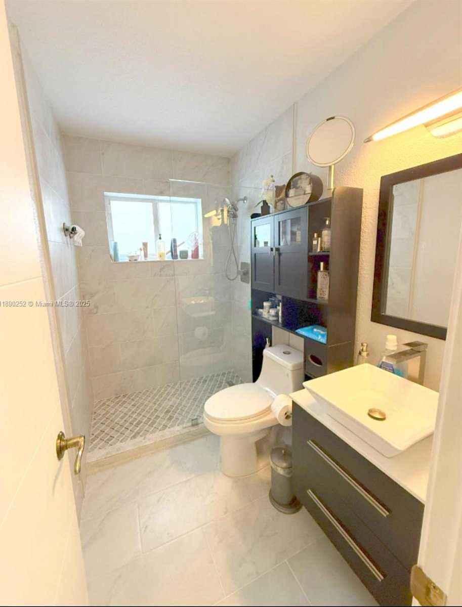 Small Image of 16841 NORTH WEST 80TH CT, Miami Lakes Number 26