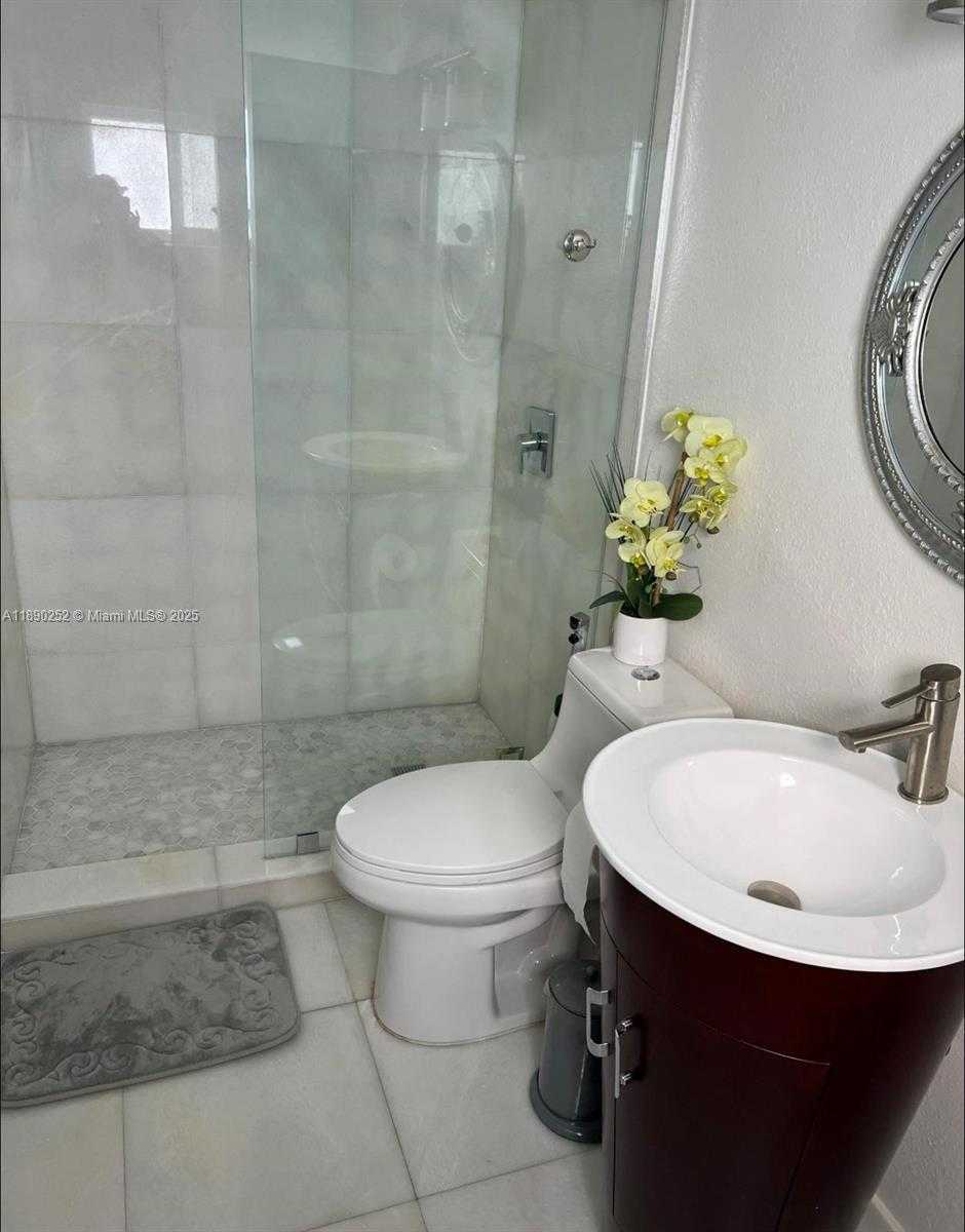 Small Image of 16841 NORTH WEST 80TH CT, Miami Lakes Number 27