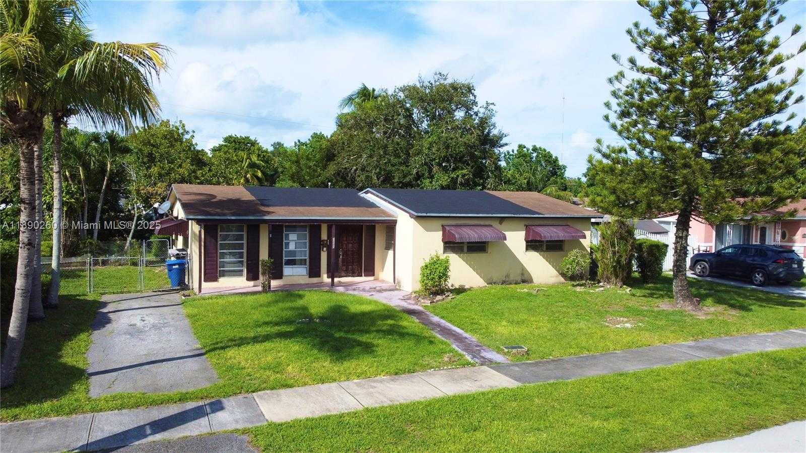 Small Image of 1265 NORTH WEST 187TH ST, Miami Gardens Number 2