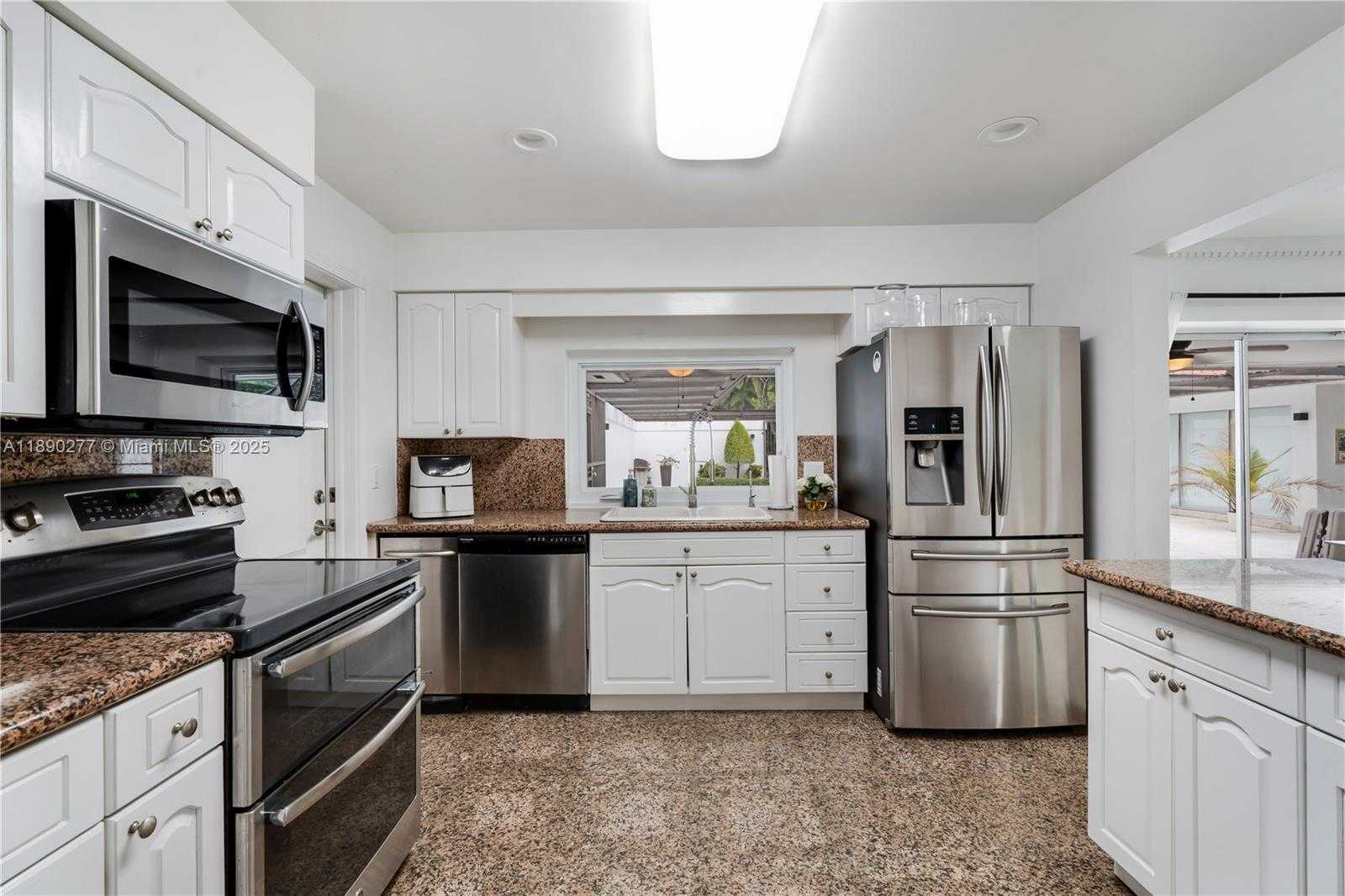 Small Image of 1211 HARDEE RD, Coral Gables Number 23