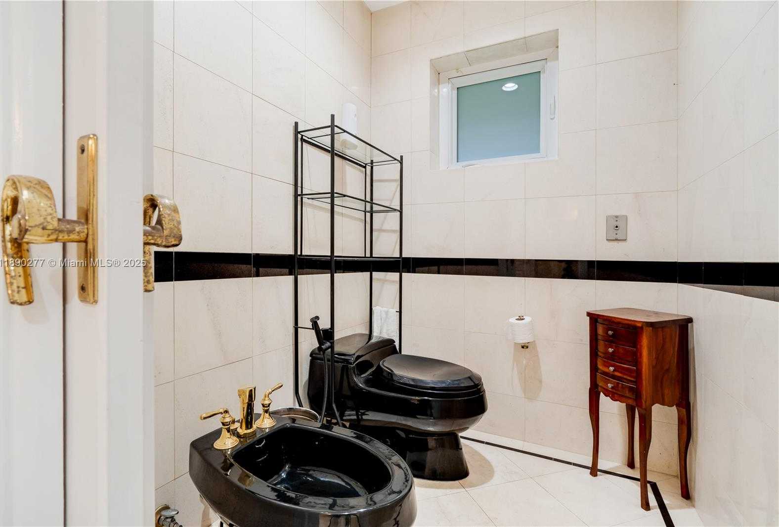 Small Image of 1211 HARDEE RD, Coral Gables Number 32